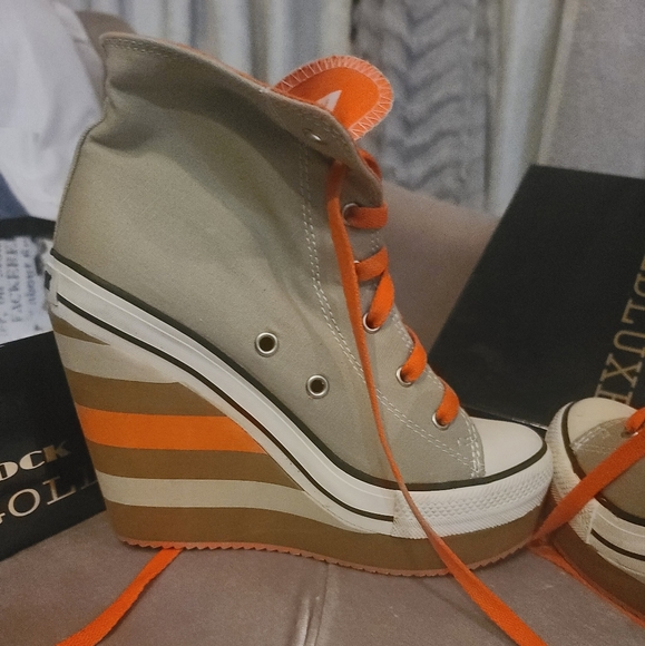 Rock & Candy gold deluxe platform sneakers size 8.5 - Picture 5 of 9